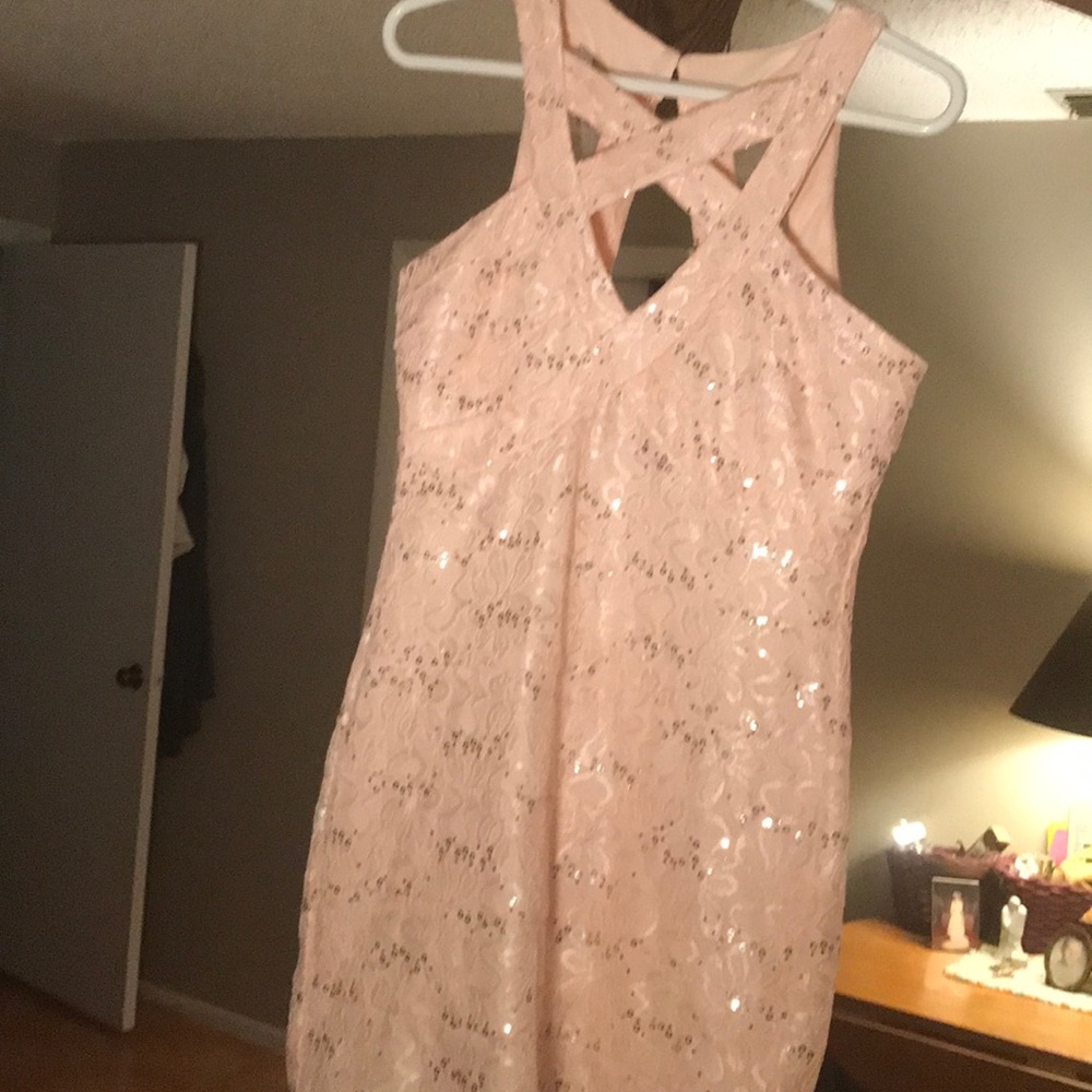 Super cute and flattering flirty cocktail dress.